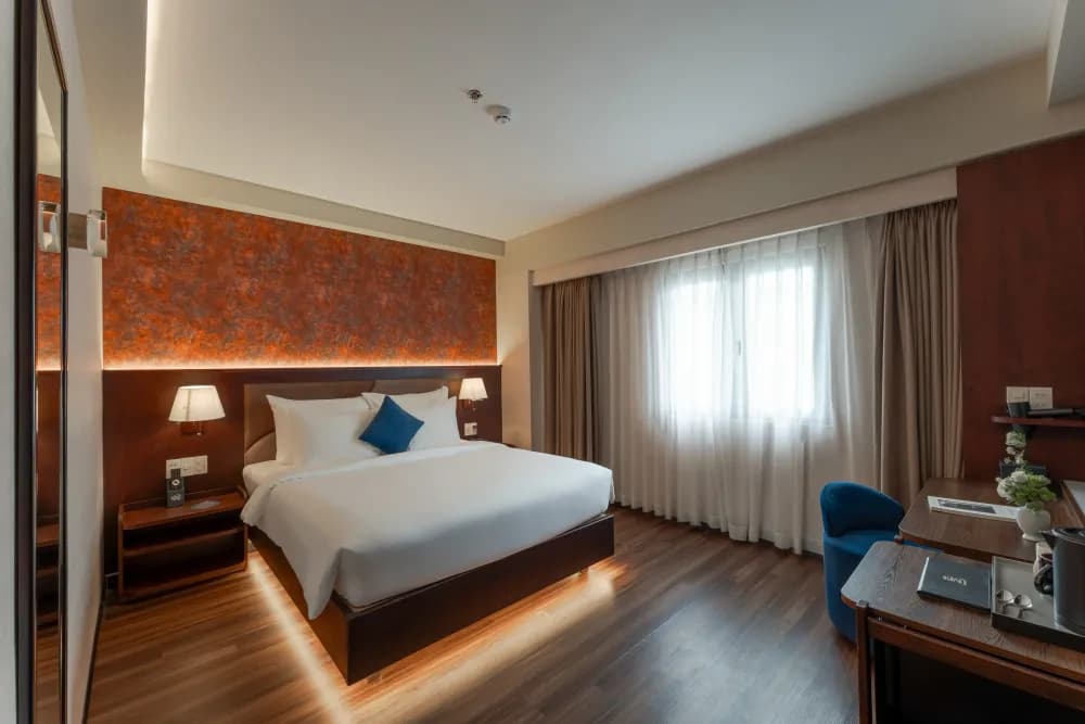 Premium Double With Window